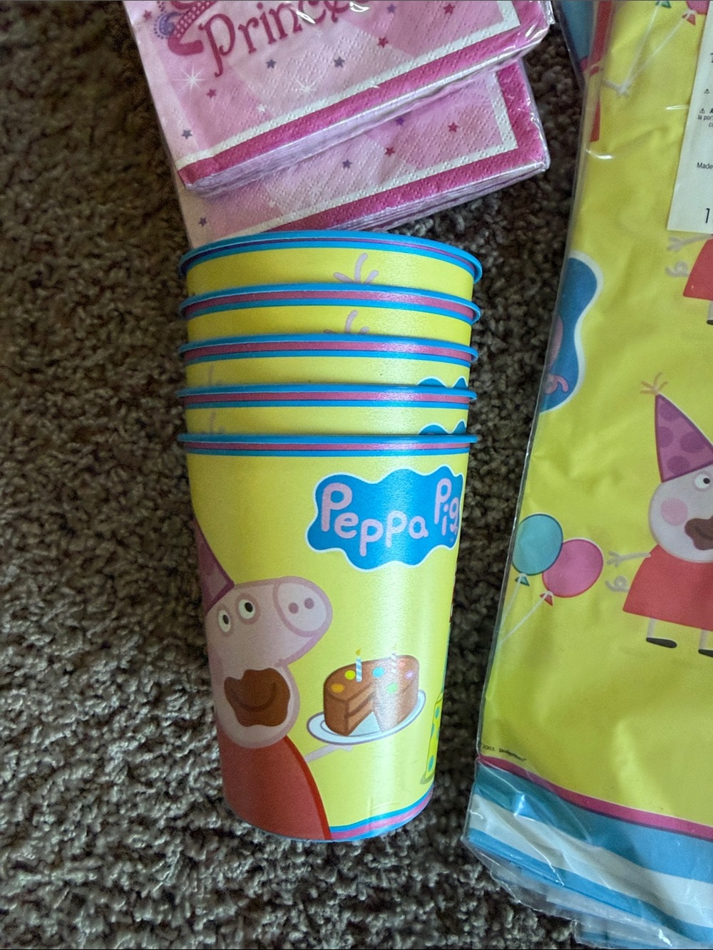 Peppa Pig Party Tableware Set in Yellow, Pink & Blue - Picture 7 of 8